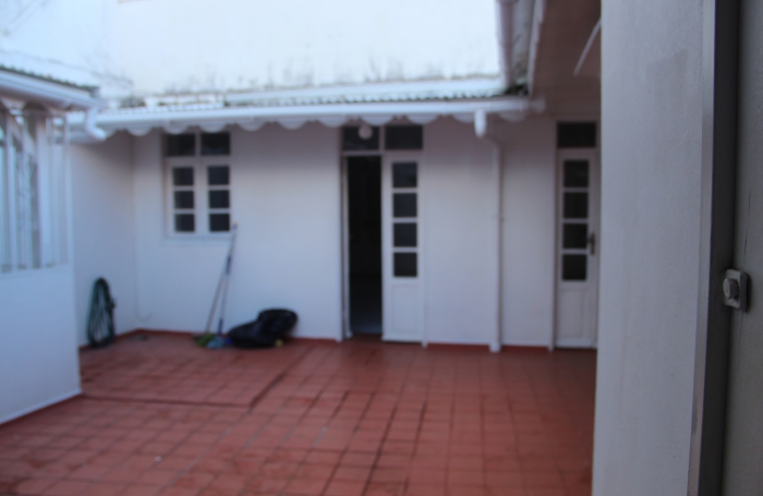 &Agrave; Basse-Terre, vaste  appartement T3  &agrave; louer avec balcon ,  VASTE TERRASSE ET VASTE SALON