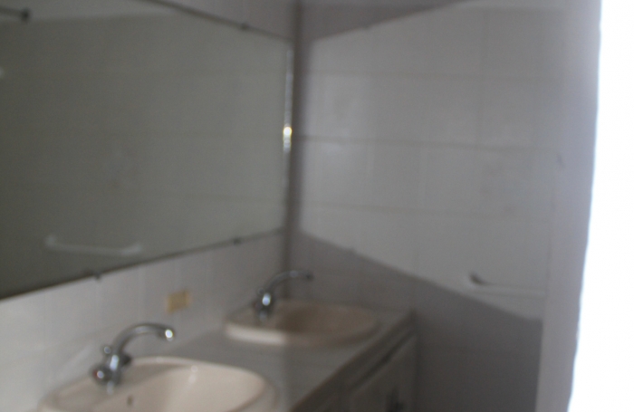 &Agrave; Basse-Terre, vaste  appartement T3  &agrave; louer avec balcon ,  VASTE TERRASSE ET VASTE SALON