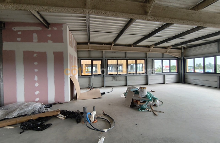 Location Divers 317.62m² Saint François