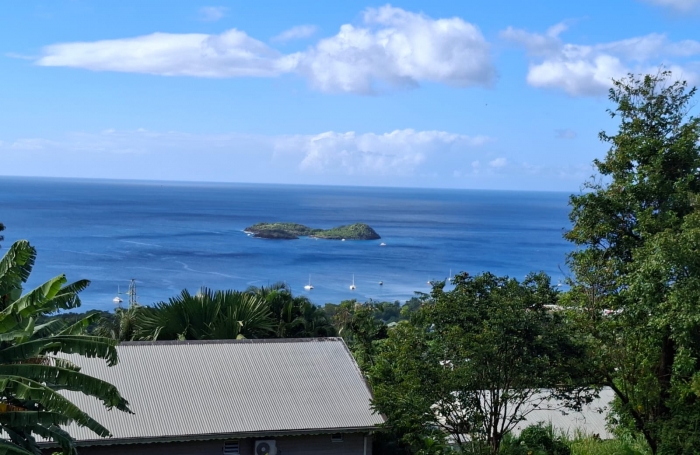 L'Opportunit&eacute; &agrave; Saisir &agrave; BOUILLANTE : Villa R&eacute;cente 151 m2 avec Vue Mer Imprenable sur les Ilets de Malendure