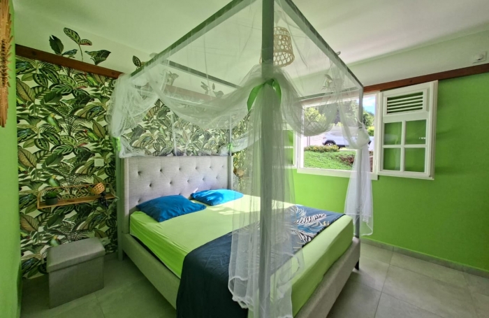 L'Opportunit&eacute; &agrave; Saisir &agrave; BOUILLANTE : Villa R&eacute;cente 151 m2 avec Vue Mer Imprenable sur les Ilets de Malendure