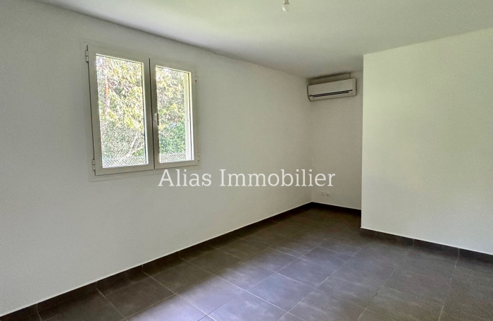 VENTE Villa r&eacute;cente F4 de 115 m2  terrain de 1158 m2 proche INRA