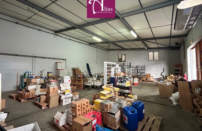 &Agrave; Louer - D&eacute;p&ocirc;t RDC - 530m2 - Jarry