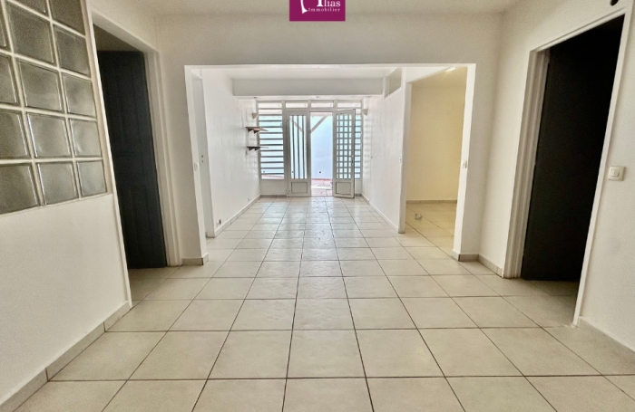 Location Local commercial 97190