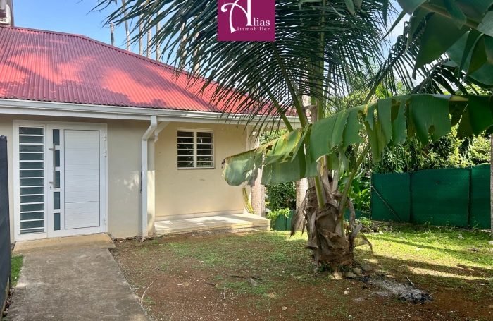 &Agrave; LOUER GRANDE MAISON MITOYENNE F6 AVEC JARDIN &Agrave; PETIT-BOURG