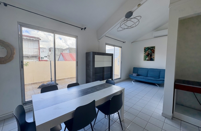 BEL APPARTEMENT T2 MEUBLE EN CENTRE VILLE DE POINTE A PITRE