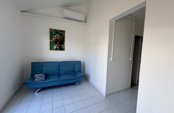 BEL APPARTEMENT T2 MEUBLE EN CENTRE VILLE DE POINTE A PITRE