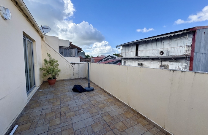 BEL APPARTEMENT T2 MEUBLE EN CENTRE VILLE DE POINTE A PITRE