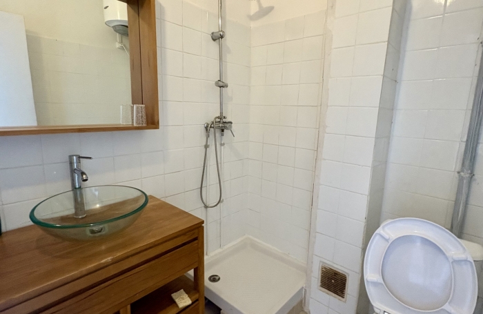 BEL APPARTEMENT T2 MEUBLE EN CENTRE VILLE DE POINTE A PITRE