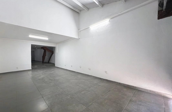 Location Local commercial 125m&sup2; 3 pièces Pointe-&agrave;-Pitre