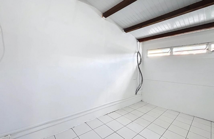 Location Local commercial 125m&sup2; 3 pièces Pointe-&agrave;-Pitre