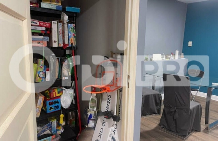 A LOUER  AVEC ORPI BOUTAREL, un local commercial en RDC r&eacute;nov&eacute; r&eacute;cemment