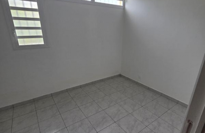 Vente Appartement 49m&sup2; 2 pièces Les Abymes