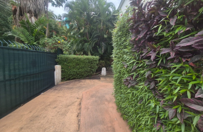 Studio d'environ 24 m2 avec acc&egrave;s mer dans une r&eacute;sidence s&eacute;curis&eacute;e avec ascenseur &agrave; la Pointe de la Verdure GO