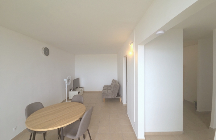 Appartement 4 pi&egrave;ces moderne enti&egrave;rement r&eacute;nov&eacute; d'environ 73 m2 avec vue d&eacute;gag&eacute;e &agrave; POINTE-A-PITRE