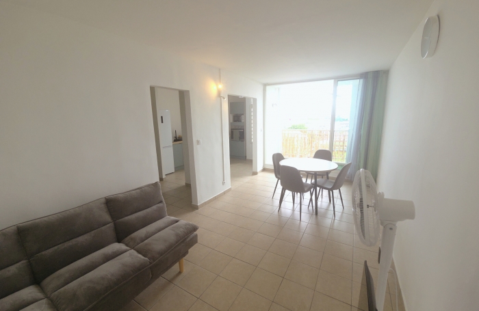 Appartement 4 pi&egrave;ces moderne enti&egrave;rement r&eacute;nov&eacute; d'environ 73 m2 avec vue d&eacute;gag&eacute;e &agrave; POINTE-A-PITRE