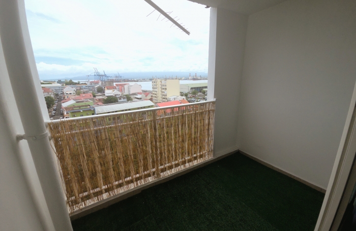 Appartement 4 pi&egrave;ces moderne enti&egrave;rement r&eacute;nov&eacute; d'environ 73 m2 avec vue d&eacute;gag&eacute;e &agrave; POINTE-A-PITRE