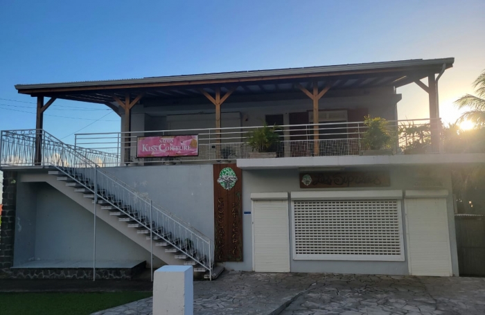 Location Local commercial 97120