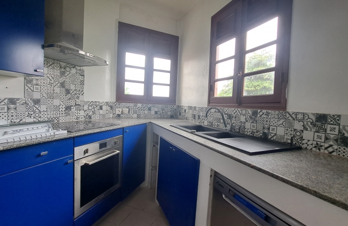 Appartement T3 + mezzanine   Centre historique de Basse-Terre