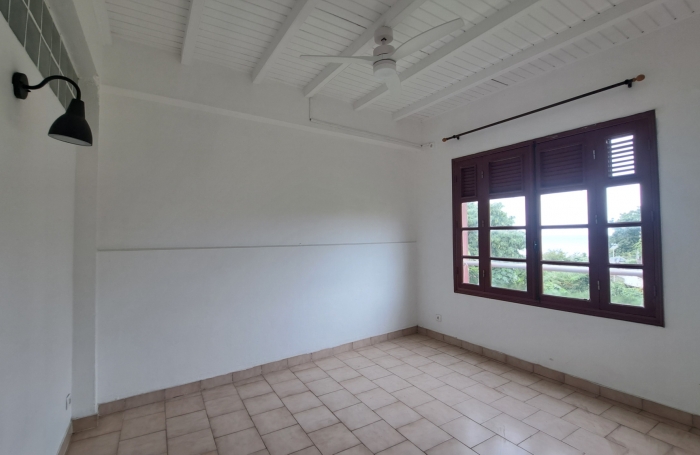 Appartement T3 + mezzanine   Centre historique de Basse-Terre