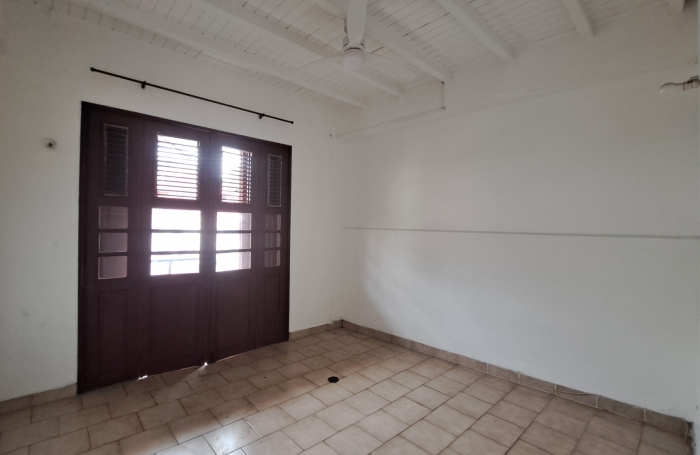 Appartement T3 + mezzanine   Centre historique de Basse-Terre