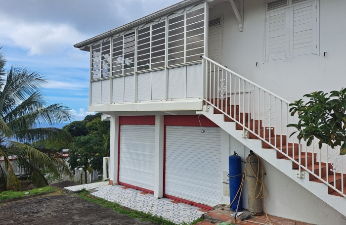 Grande maison familiale avec jardin, terrasses et studio ind&eacute;pendant
