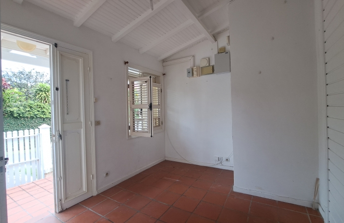 Grande maison familiale avec jardin, terrasses et studio ind&eacute;pendant