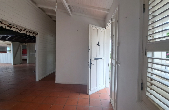 Grande maison familiale avec jardin, terrasses et studio ind&eacute;pendant