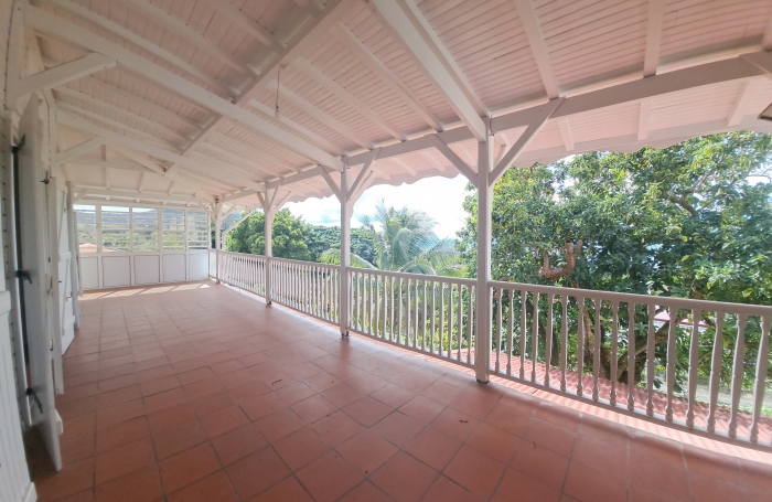 Grande maison familiale avec jardin, terrasses et studio ind&eacute;pendant