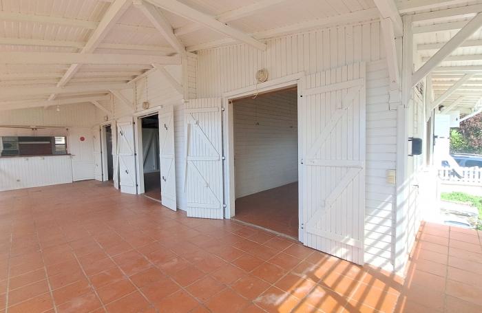 Grande maison familiale avec jardin, terrasses et studio ind&eacute;pendant