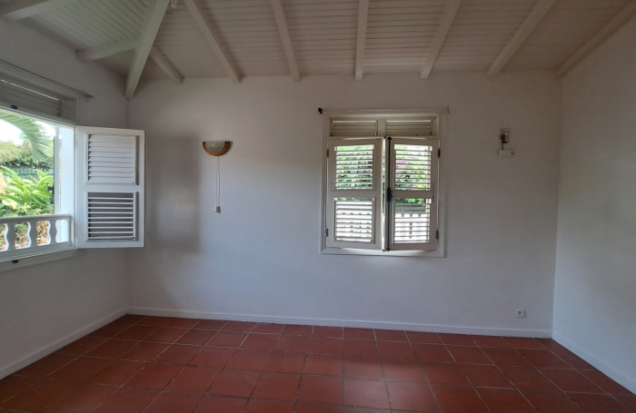 Grande maison familiale avec jardin, terrasses et studio ind&eacute;pendant