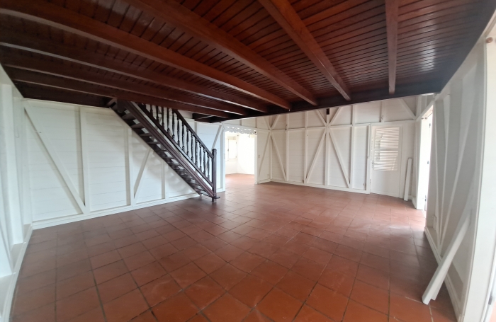 Grande maison familiale avec jardin, terrasses et studio ind&eacute;pendant