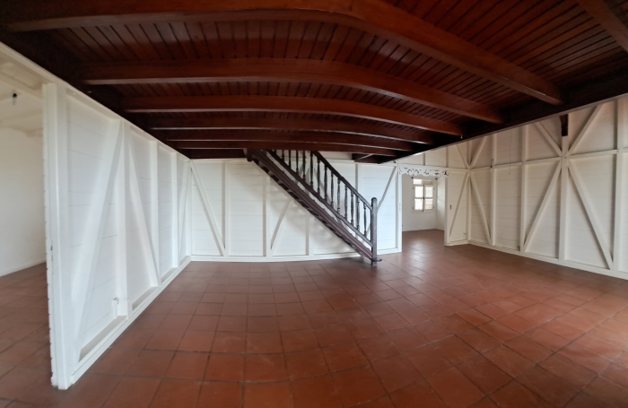 Grande maison familiale avec jardin, terrasses et studio ind&eacute;pendant