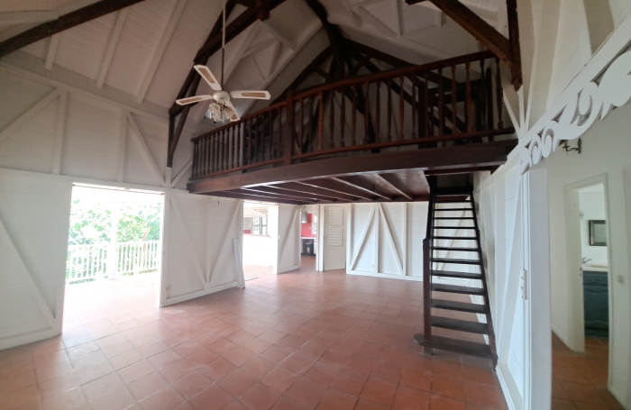 Grande maison familiale avec jardin, terrasses et studio ind&eacute;pendant