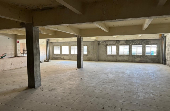 Local commercial brut de 210 m2   1er &eacute;tage   Rue du Cours Nolivos, Basse-Terre