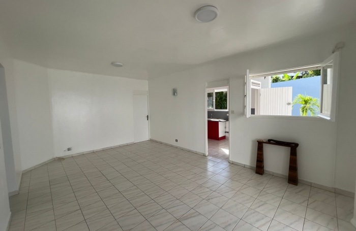 &Agrave; VENDRE   Villa F5 avec piscine & appartement F2 ind&eacute;pendant   Quartier pris&eacute; de l&rsquo;Houezel, Le Gosier