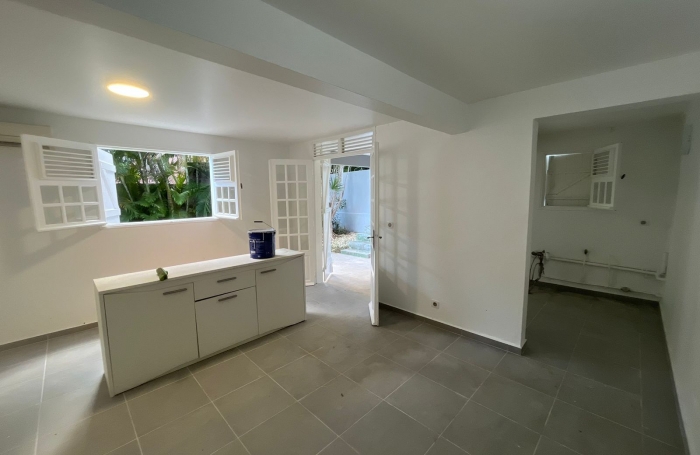 &Agrave; VENDRE   Villa F5 avec piscine & appartement F2 ind&eacute;pendant   Quartier pris&eacute; de l&rsquo;Houezel, Le Gosier