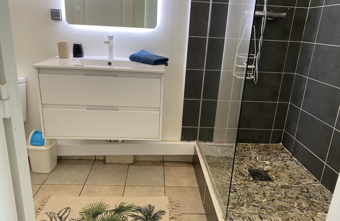 APPARTEMENT 2 PIECES D'ENVIRON 66 M2 SITUE DANS UNE RESIDENCE SECURISEE AVEC VUE MER