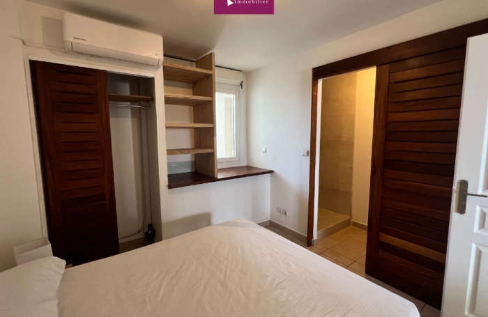 &Agrave; louer - T2 meubl&eacute; Vue mer   R&eacute;sidence s&eacute;curis&eacute;e &agrave; Petit-Bourg