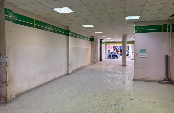 Local professionnel / commercial   175 m2 env.   Immeuble sur 3 niveaux   Rue du Docteur Cavre, Basse-Terre