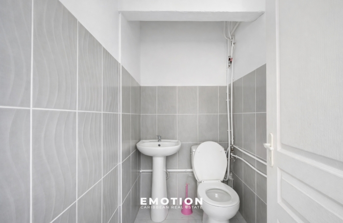 ENSEMBLE IMMOBILIER   2 MAISONS LOU&Eacute;ES   75,25 m2 BASSE-TERRE Nouveau mandat exclusif