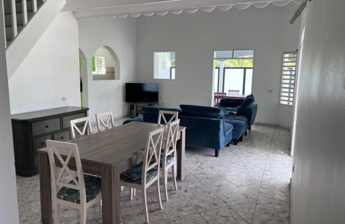 A LOUER Haut de villa spacieux avec grande terrasse   130 m2   Morne-&agrave;-L'eau