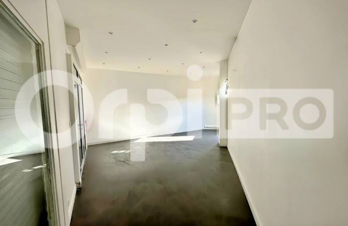 Local commercial Saint Fran&ccedil;ois, centre commercial les Arcades