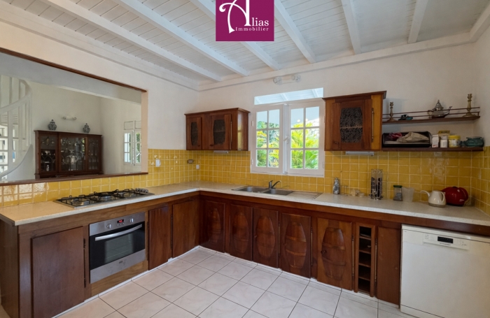 VENTE - Villa F6 cr&eacute;ole avec piscine et sous-sol am&eacute;nageable - secteur CRANE - LAMENTIN