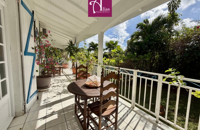 VENTE - Villa F6 cr&eacute;ole avec piscine et sous-sol am&eacute;nageable - secteur CRANE - LAMENTIN