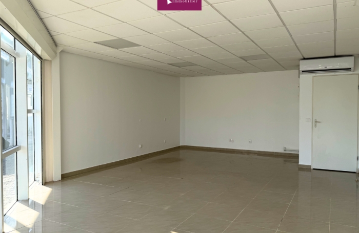 &Agrave; louer - Local commercial 38m2 RDC - Jarry