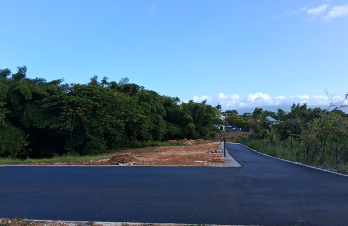 - BAIE-MAHAULT   lotissement r&eacute;sidentiel de 12 parcelles, &laquo; Les Jardins de Tivoli &raquo;,