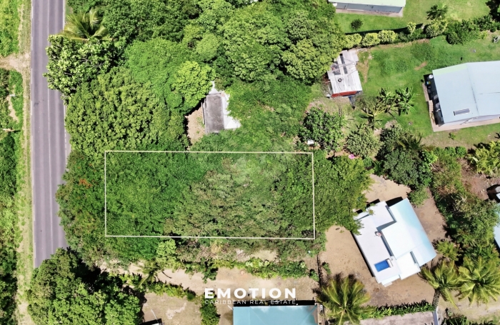 Terrain constructible de 640 m2 - SAINT FRAN&Ccedil;OIS