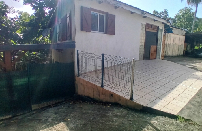 MAISON T2 (Meubl&eacute;e) 'EAU + &Eacute;LECTRICIT&Eacute; ' / 44 m2 / 97170 PETIT-BOURG