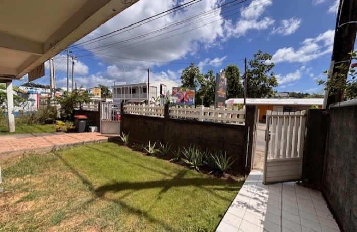 Local professionnel aux Abymes - LONGFORT IMMOBILIER